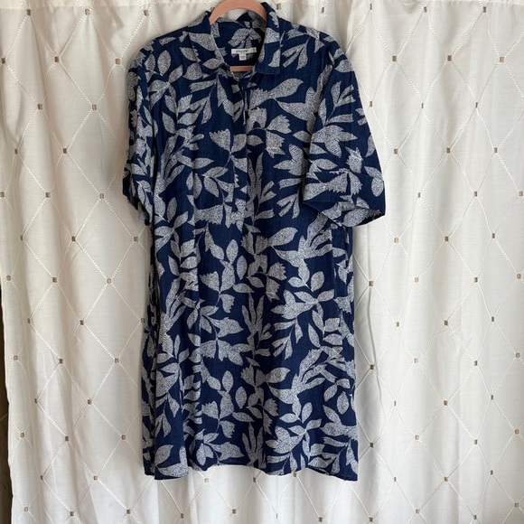 Chico's Dresses & Skirts - Chico's Navy and White Leaf-Print Short-Sleeve shirt dress with pockets